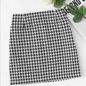 Houndstooth zip back skirt